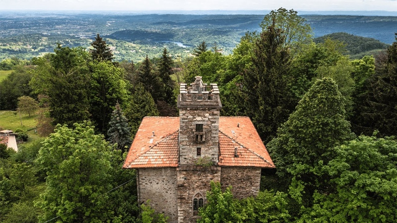 Mysteriously left behind Abandoned romanesque villa of an Italian