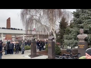 В Волгограде торжественно открыли памятники Сталину, Жукову и Василевскому