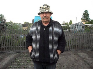 Первые всходы кукурузы и дыни, начало цветения клубники