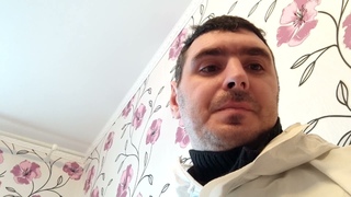 Постельные клопы с прятались в резетке.