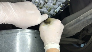 Замена фильтров вариатора Ниссан Серена 1 часть. Replacement of Nissan Serena variator filters.