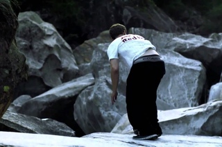 Bringing parkour back to nature - Verzasca Run (Русские субтитры)