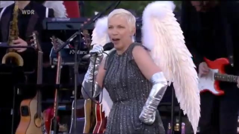 Annie Lennox ( Eurythmics) There Must Be An Angel ( LIVE 2012) ( The Diamond Jubilee