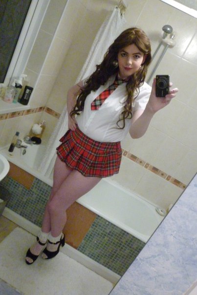 Pissing girl schoolgirl tgirl