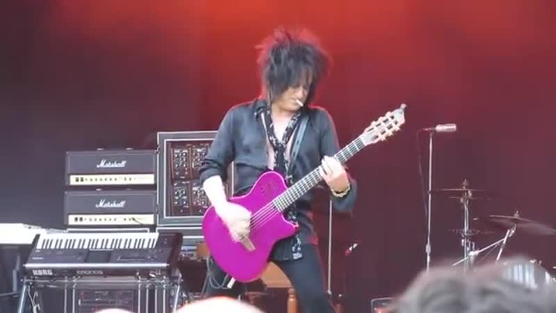 Steve Stevens, fantastic solo, Billy Idol concert Hamburg 10072012, Low,
