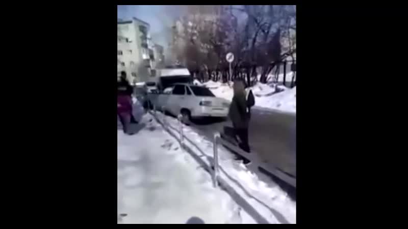 Бухая быдло мама покидает место