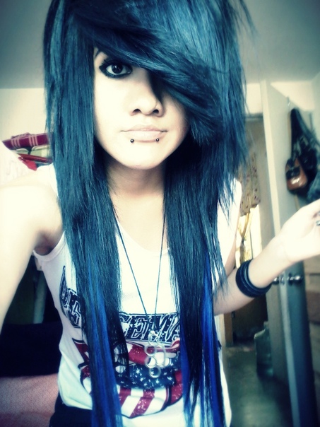 Long hair screaming emo dp
