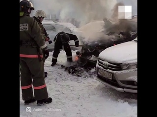 На 2-й Обской сгорела Toyota RAV4 |
