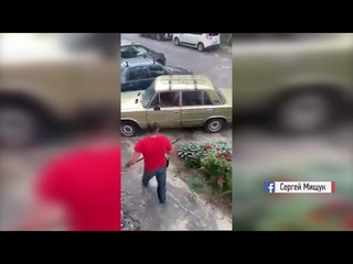 О 5 ранку в Житомирі водій буса побив вікна в квартирах, бо не давали паркуватися - Житомир.info