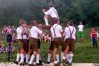Crazy Schuhplattler von Südtirol - “Der Hupfau“