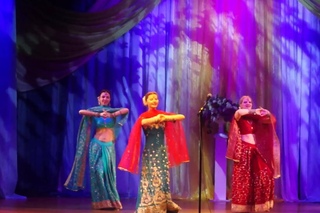 ZDStudio Навруз в Нарве, Эстония. Lal dupatta