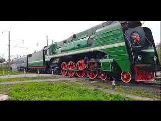 Паровоз, простоявший на постаменте 30 лет, приехал в Вологду
